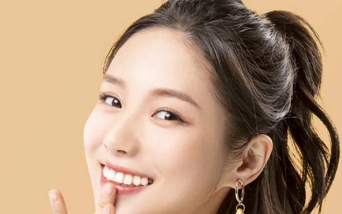 Smiling model with a natural, refined nose line